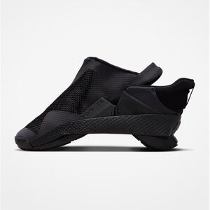 Nike Go FlyEase Triple Black Women’s 8/Men’s 6.5 Athletic Snickers